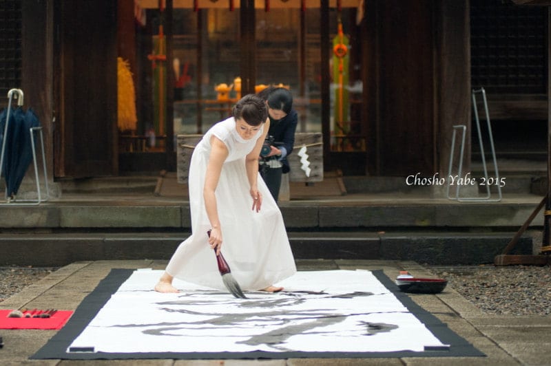 Chosho Yabe focusing intensely while writing a bespoke piece for a client.